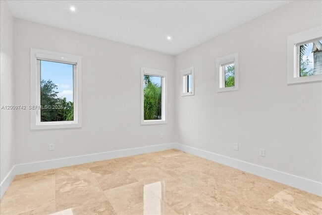 Building Photo - 6080 SW 104th St