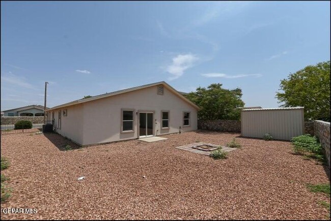 Building Photo - 10749 Silvercloud Dr