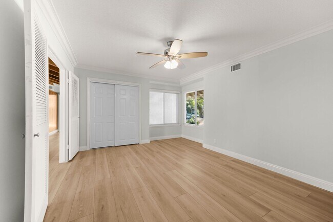 Building Photo - Beautifully upgraded 4-bedroom, 3.5-bathro...