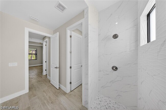 Building Photo - 1206 Moore Ave