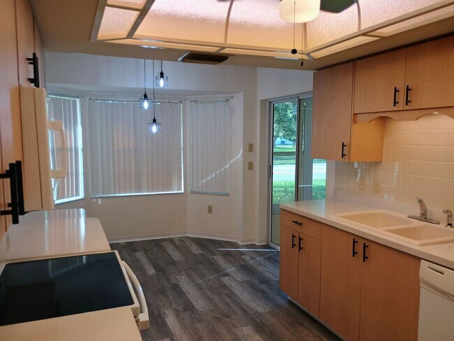 Building Photo - 2 bedroom 2 bathroom Large House for rent ...