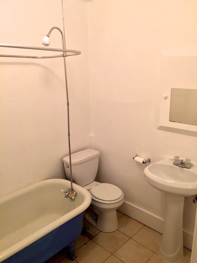 Building Photo - 505 SE Lyon St