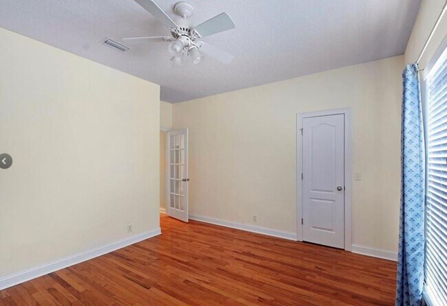 Building Photo - 105 Shadow Wood Bend
