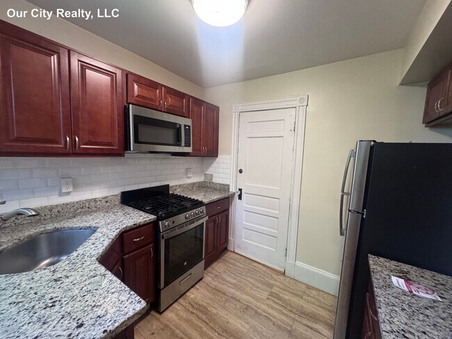 Building Photo - 8 Craigie Cir