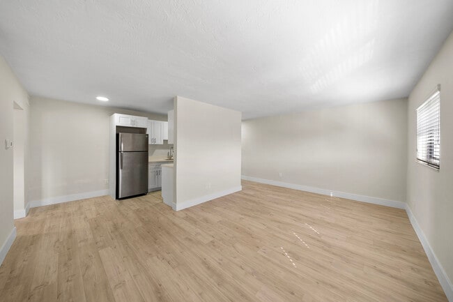 Building Photo - Plaza Gardenia Apartments