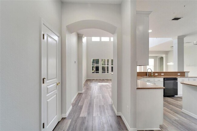 Building Photo - 5604 Skimmer Dr