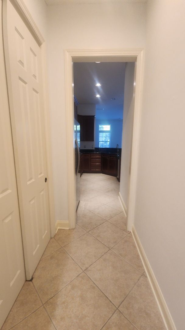 Building Photo - Huge 3 Bed 2.5 bath Home in Palencia- Main Bedroom downstairs plus Upstairs Efficiency