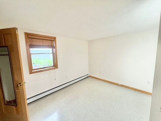 Building Photo - 120 Savage St