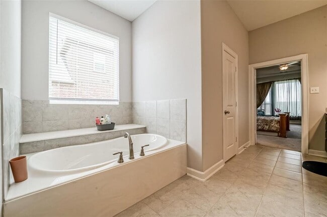 Building Photo - 13915 Foyt Dr