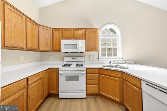 Building Photo - 5703 Halifax Ct