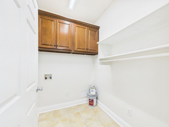 Building Photo - NEW ON MARKET! BREAUX BRIDGE LOCATION