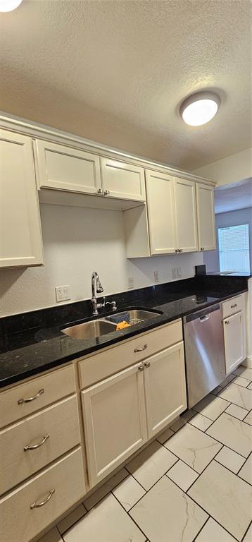 Building Photo - 8821 Coral Palms Ct