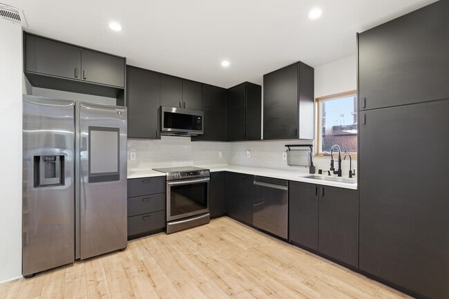 Building Photo - 820 46th St