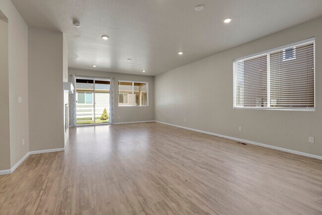 Building Photo - 997 Goldenrod Pkwy