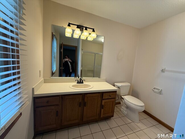 Building Photo - 504 Sandstone Dr