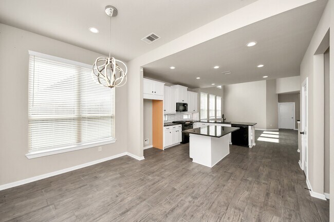 Building Photo - 7006 Winterberry Gln Ln