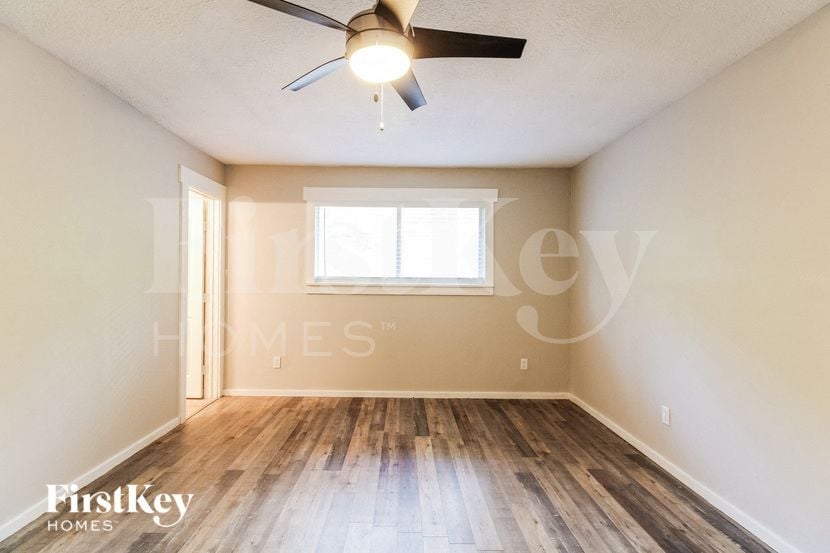 Building Photo - 2618 N Woodloch St