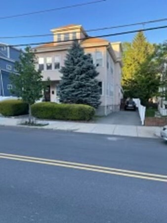 Building Photo - 581 Highland Ave