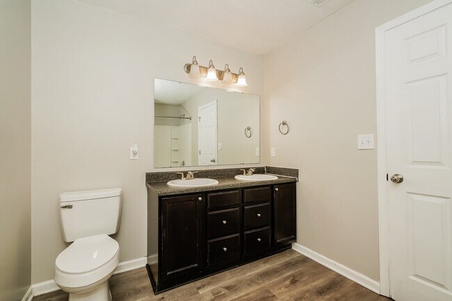 Building Photo - 524 Grassy Bend Dr