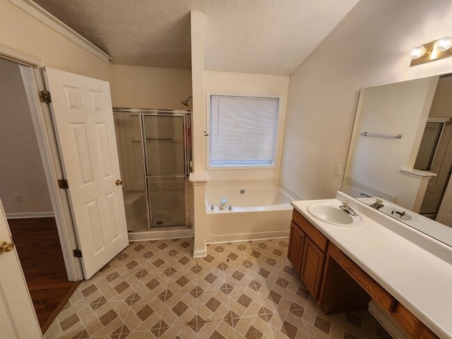 Building Photo - 3840 Sugarbrook Dr