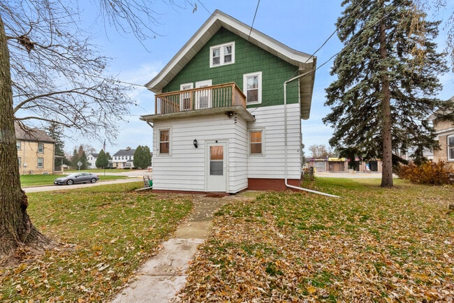 Building Photo - 1136 Fond Du Lac Ave