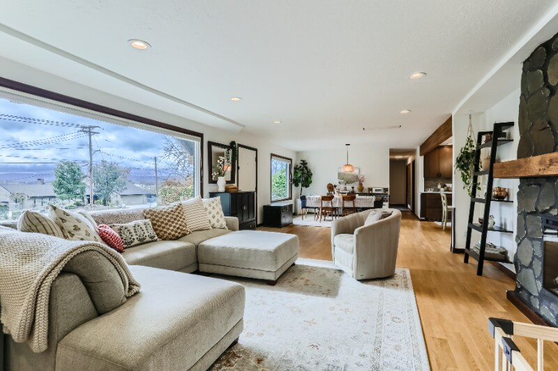 Building Photo - 6106 SE Riverside Dr