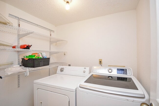 Building Photo - 1603 Beaconshire