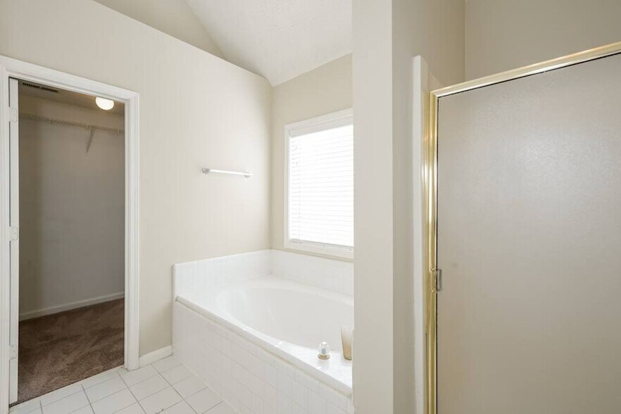 Building Photo - 291 Lakeview Pl