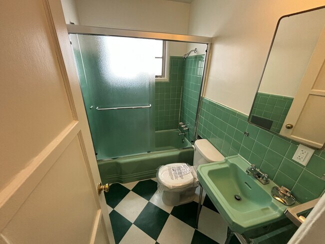 Building Photo - 126 S Wetherly Dr