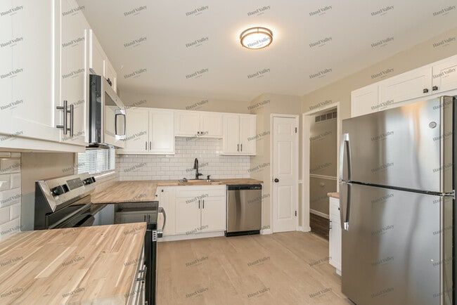 Building Photo - 3006 Chance Dr