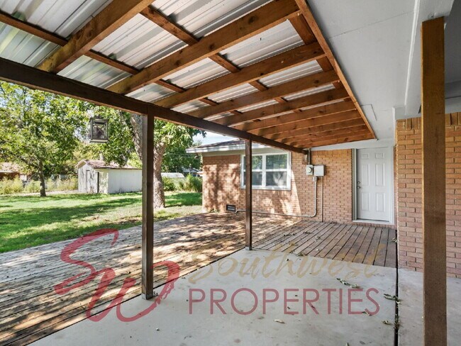 Building Photo - Spacious 4 Bed, 3 Bath Home - Perfect for Family or Student Living!