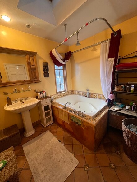 Building Photo - 7221 Earldom Ave