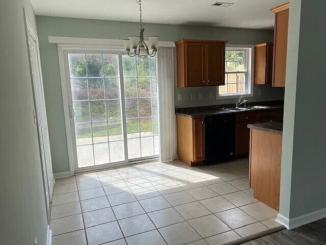 Building Photo - Charming 3 Bedroom/2 Bath