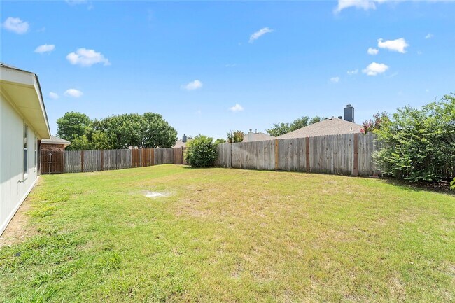 Building Photo - 9825 Tyler Dr