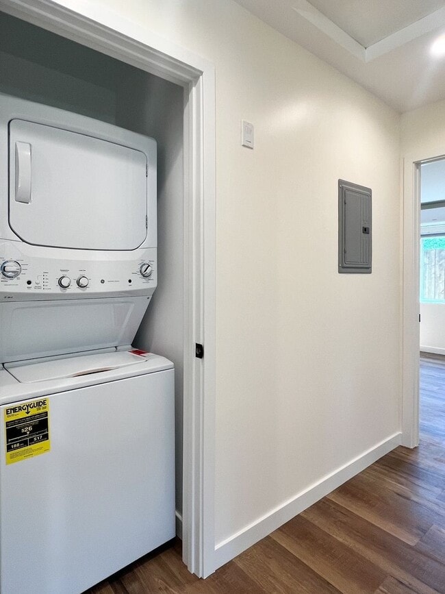 Building Photo - 174 Chelsea Ave