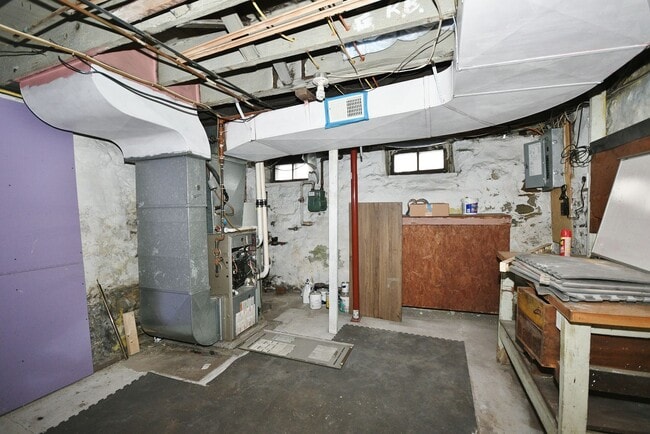 Building Photo - South Side 3BR - Simple, Solid, Ready