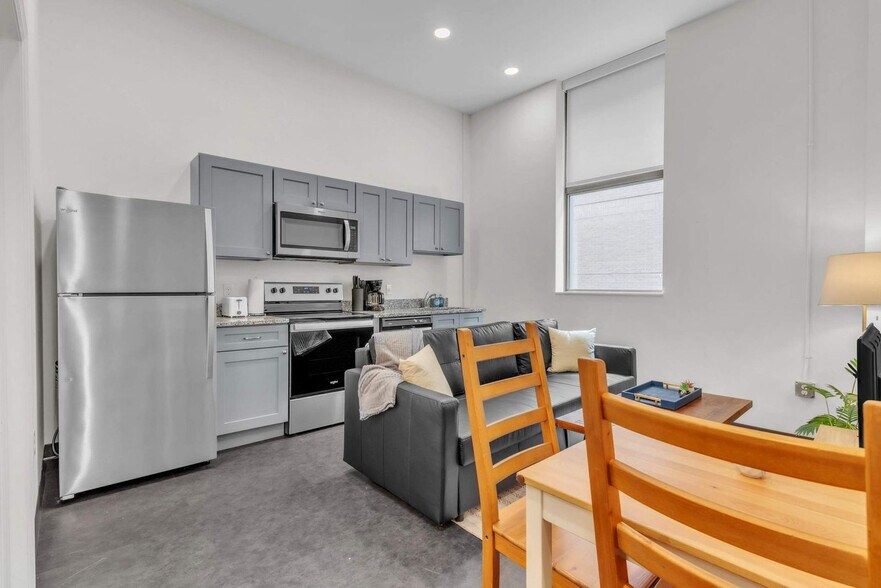 Building Photo - 800 Penn Ave