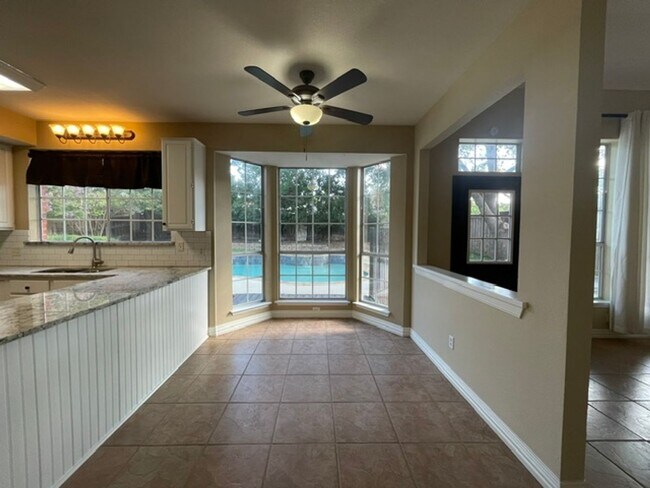 Building Photo - 3222 Mapleridge Dr