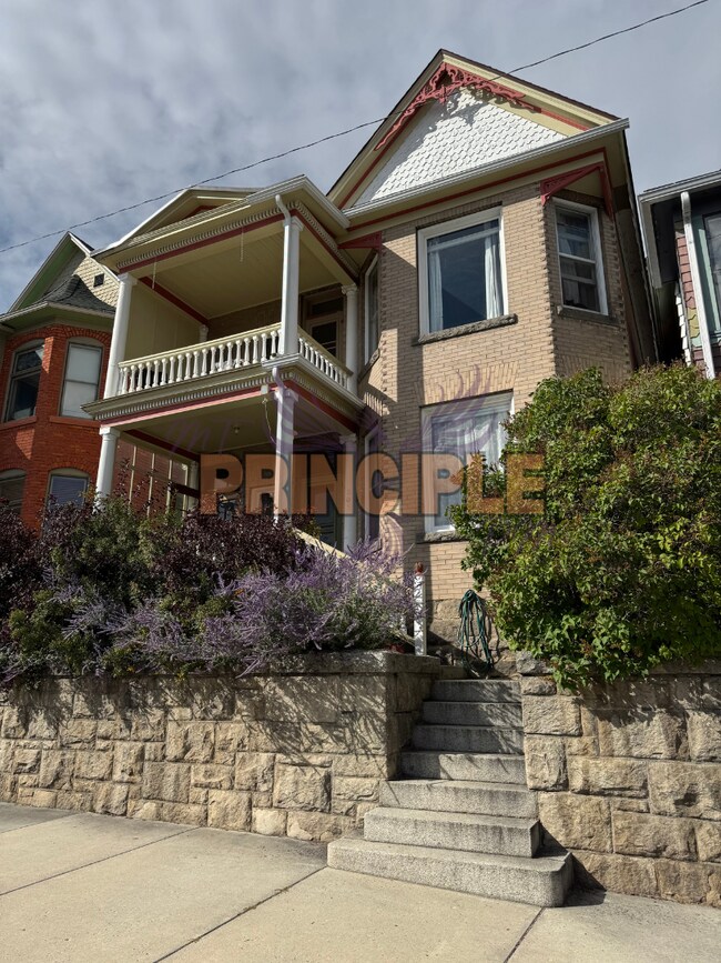 Primary Photo - 805-807 W Galena St