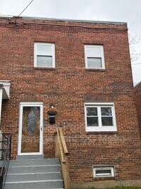 Building Photo - 405 Valley Ave SE