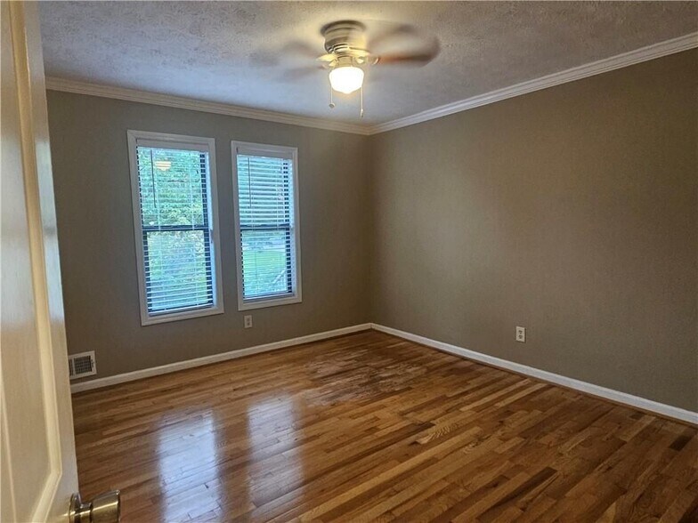 Building Photo - 395 Monivea Ln