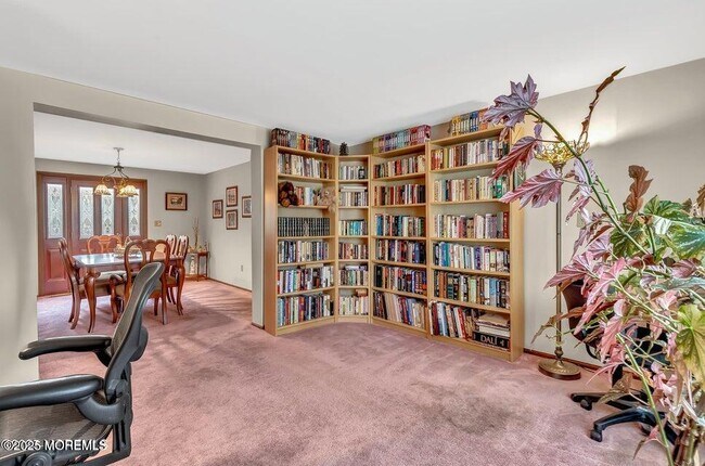 Building Photo - 718 E Veterans Hwy