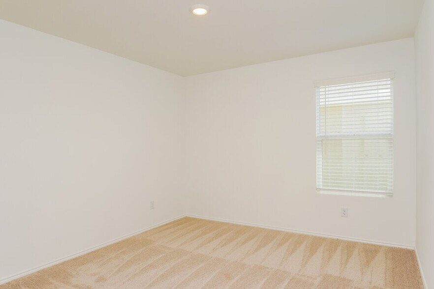 Building Photo - 5942 Wedgemere Dr