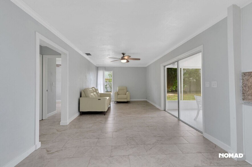 Building Photo - 112 N Cory Dr