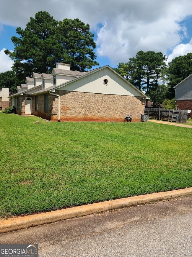 Building Photo - 2120 Fieldstone View Ct SE