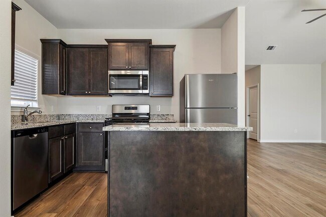 Building Photo - 420 Mystic Slopes Dr