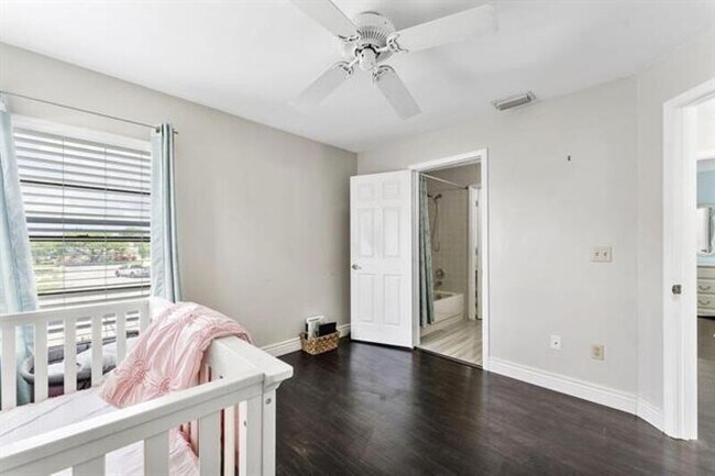 Building Photo - 8080 Covington Ct