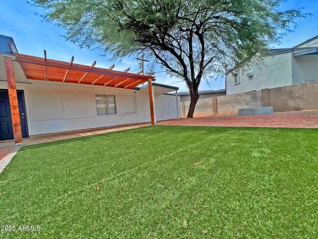 Building Photo - 2720 N 17th Pl