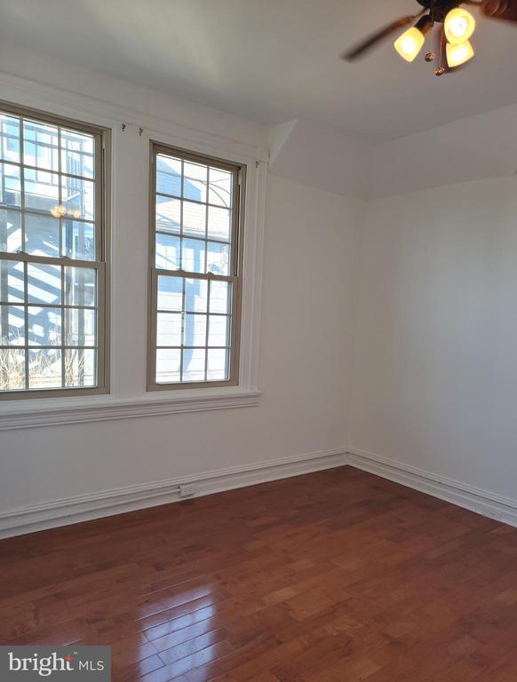 Building Photo - 111 Iona Ave