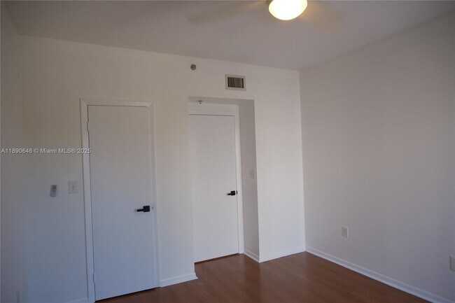 Building Photo - 2756 Day Ave